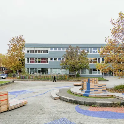 Frontalansicht des Projekts Chillsport: Begegnungsort für Jugendliche auf dem Schulhof